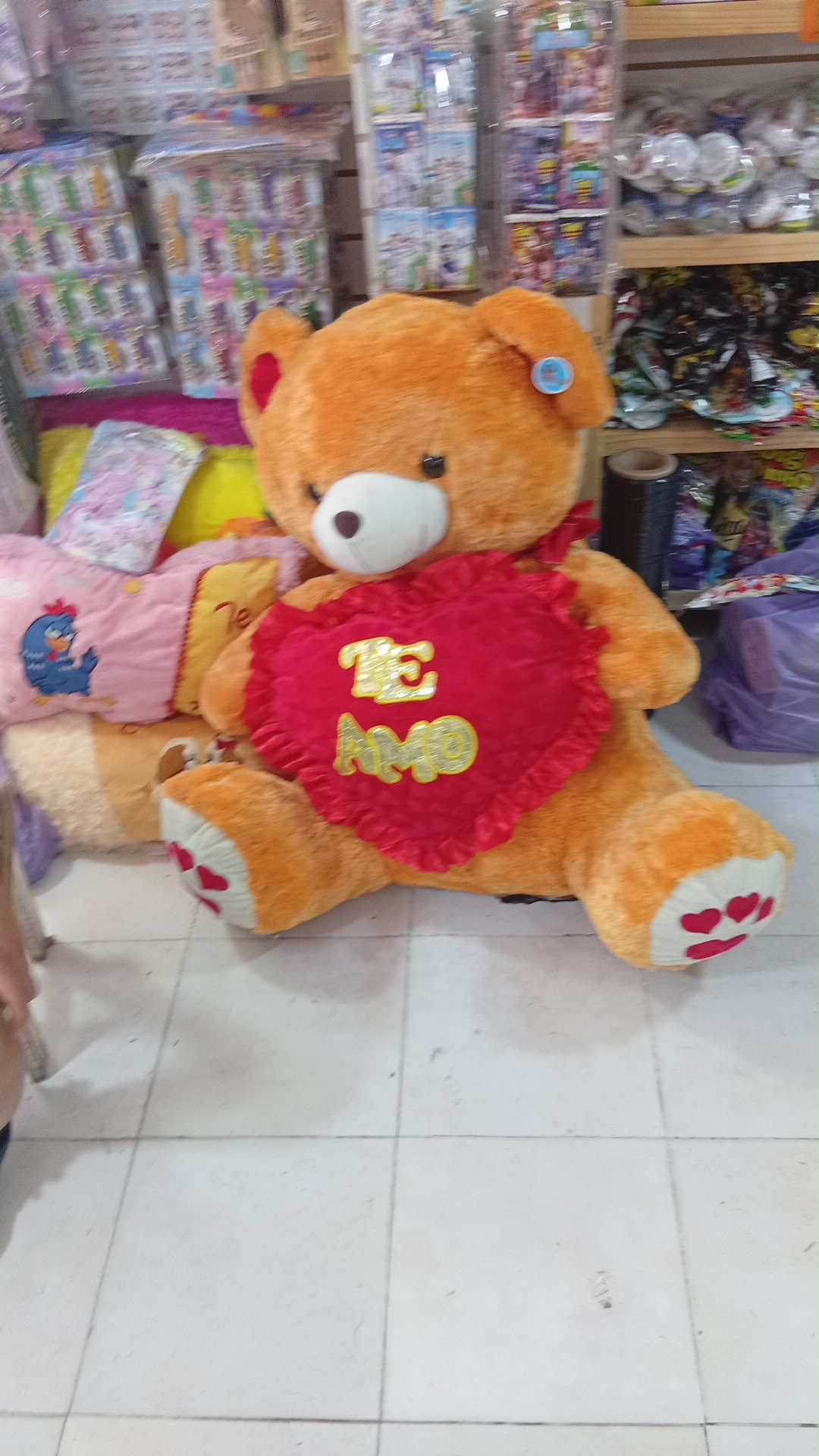 Oso grande con sonido y música