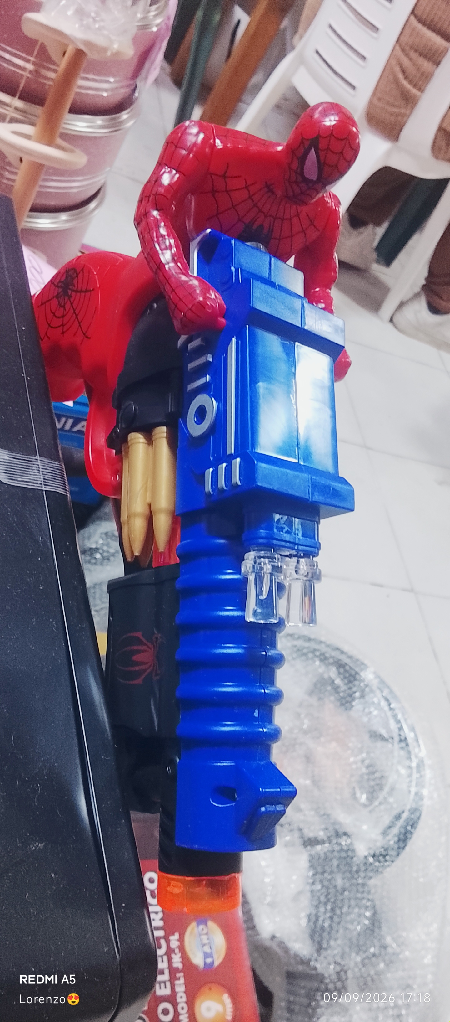 Pistola hombre araña con luz y sonido